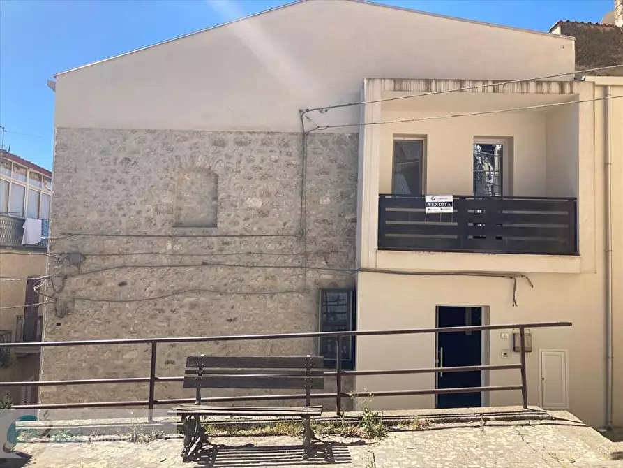 Immagine 2 di Abitazione tipica in vendita  in Discesa Duomo a Castronovo Di Sicilia