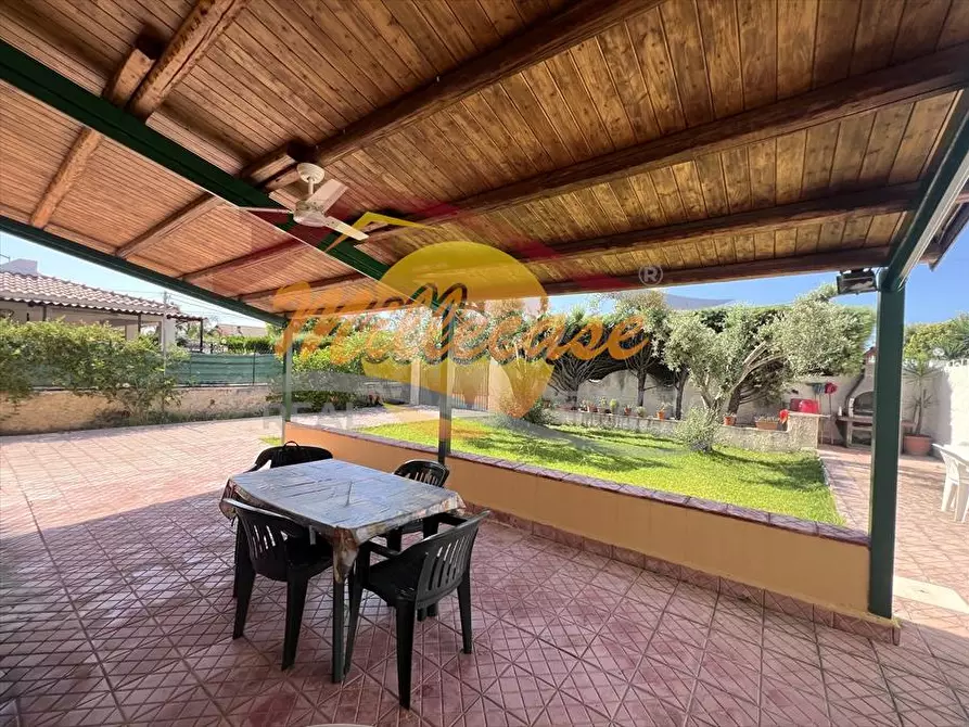 Immagine 1 di Villa in vendita  a Siracusa