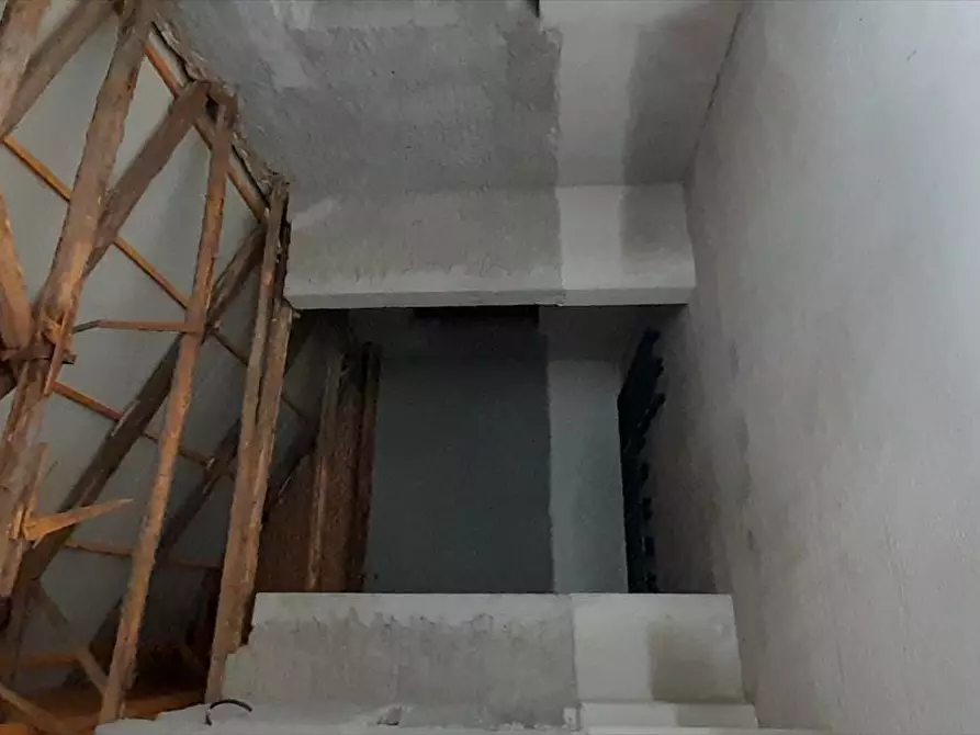 Immagine 9 di Deposito in vendita  a Taurianova