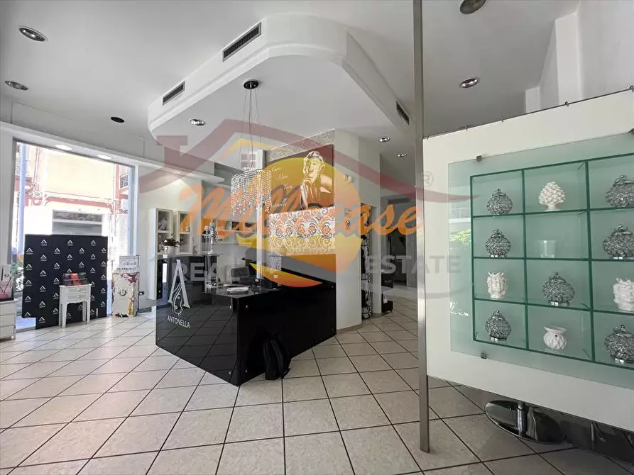 Immagine 13 di Locale commerciale in vendita  in viale tica a Siracusa