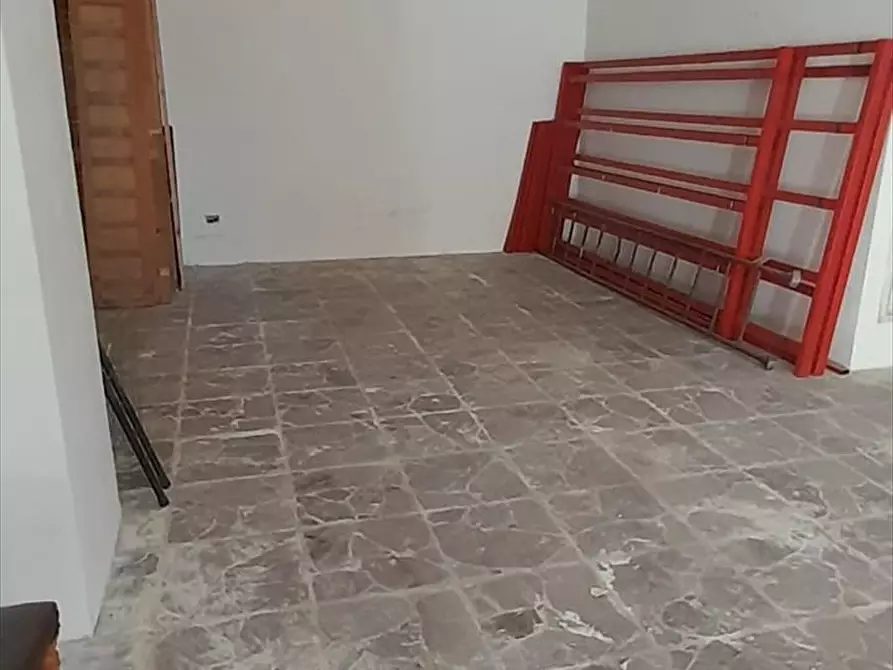 Immagine 4 di Locale commerciale in vendita  a Cinquefrondi