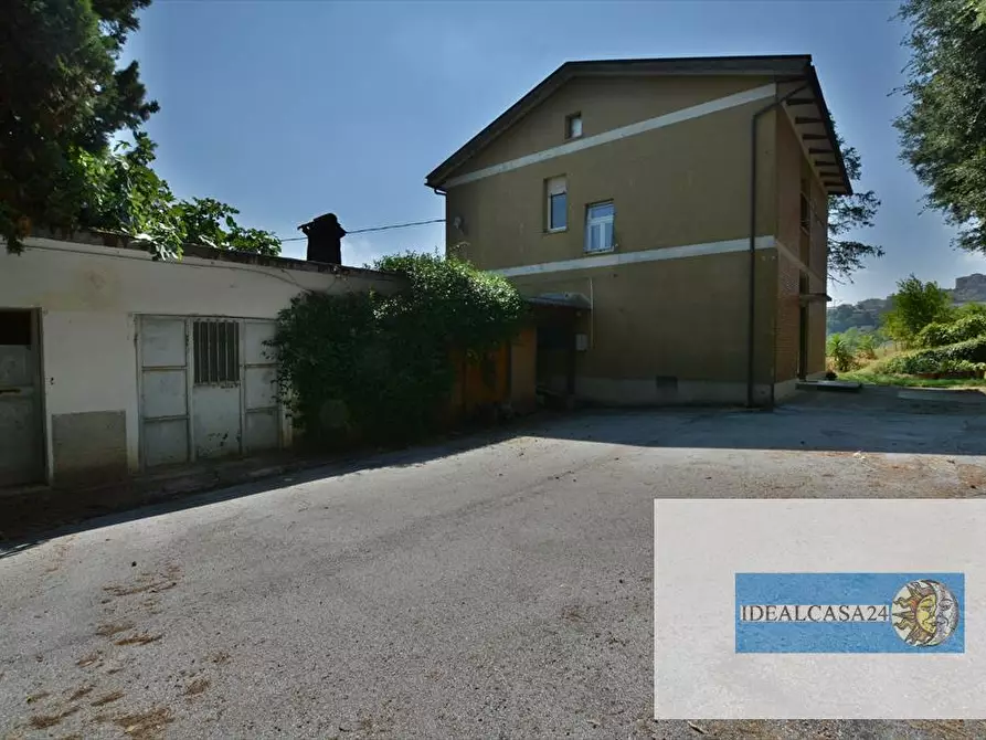 Immagine 2 di Casa indipendente in vendita  in C.da Santo Stefano 35 a Macerata