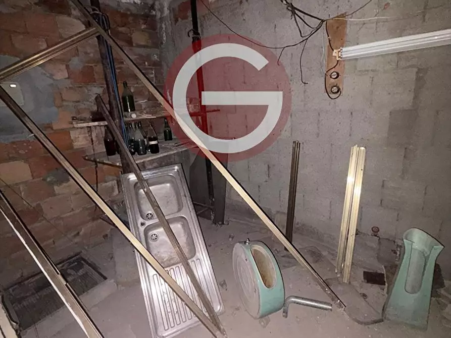 Immagine 12 di Deposito in vendita  a Taurianova
