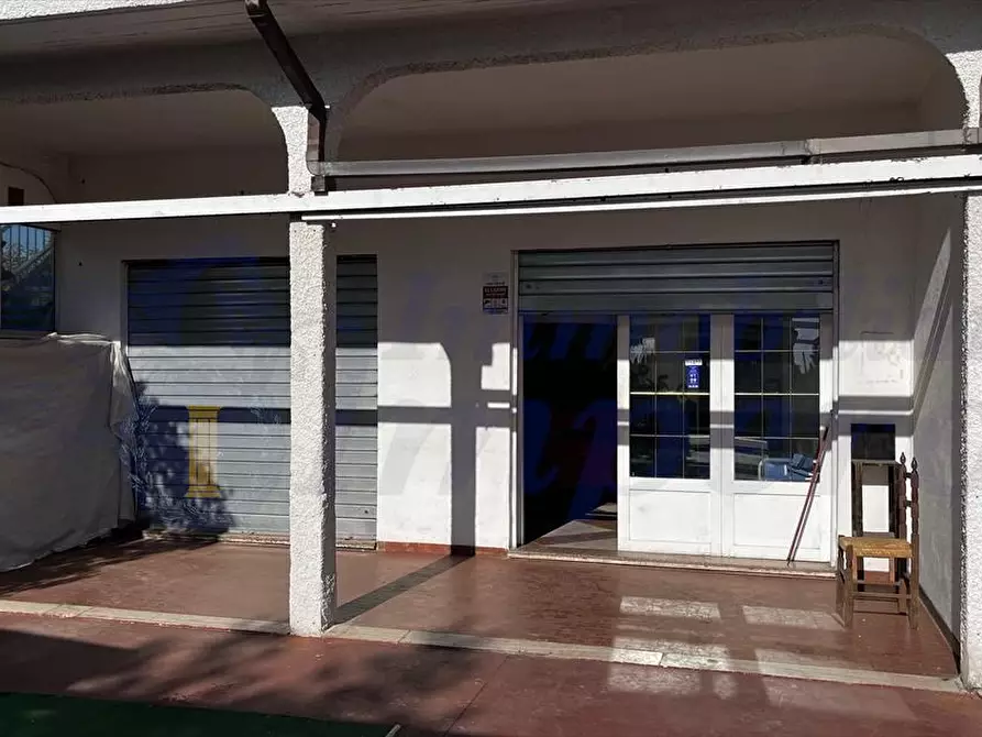 Immagine 3 di Locale commerciale in affitto  in Viale Danimarca 169 a Pomezia
