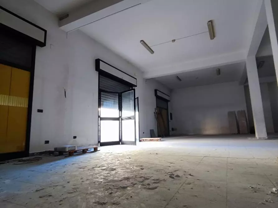 Immagine 2 di Locale commerciale in affitto  a Taurianova