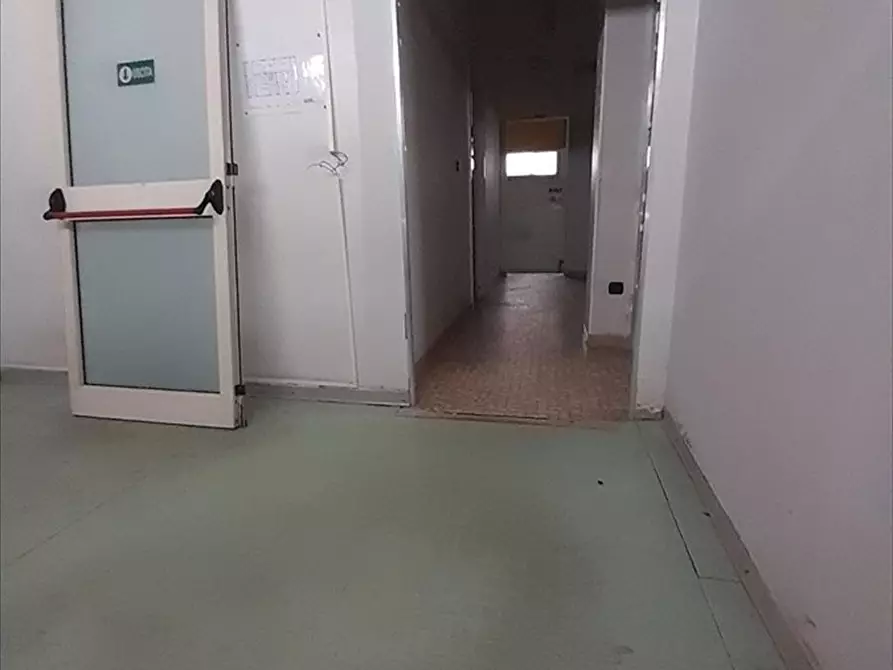 Immagine 7 di Attività commerciale in affitto  a Taurianova