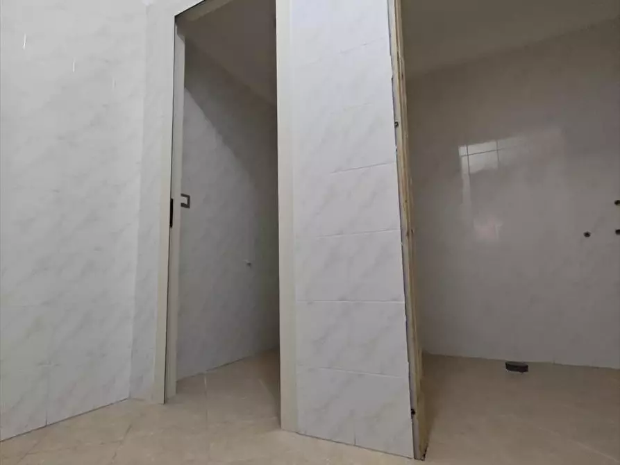 Immagine 9 di Locale commerciale   a Gioia Tauro