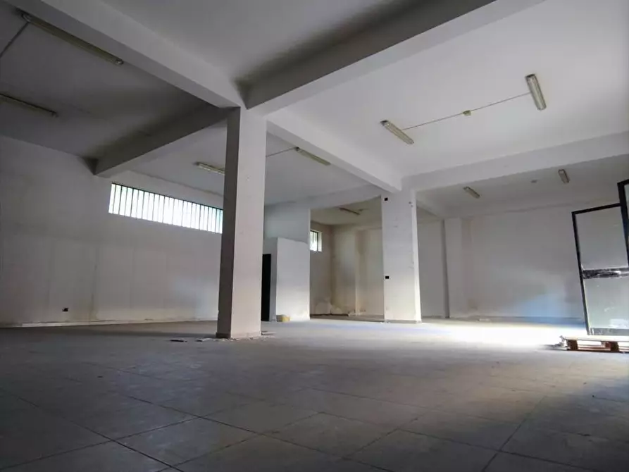 Immagine 5 di Locale commerciale in affitto  a Taurianova