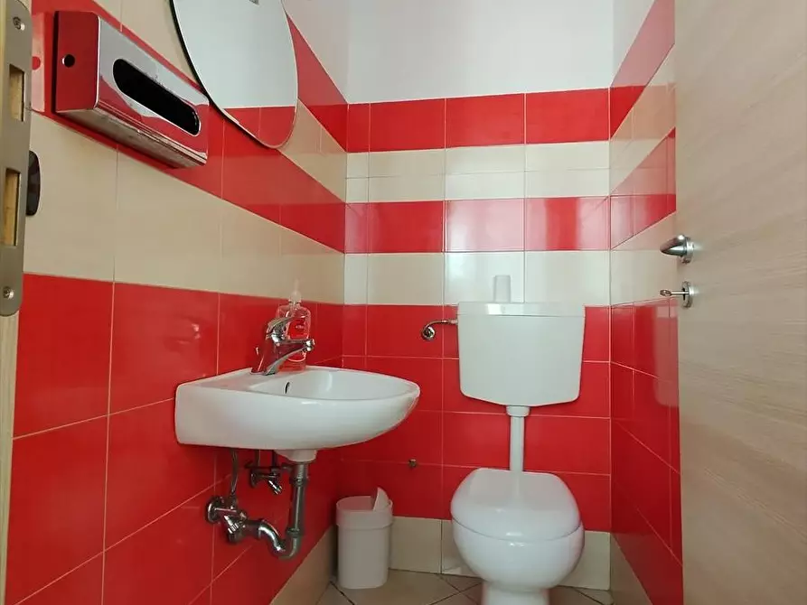 Immagine 9 di Attività commerciale in vendita  a Taurianova