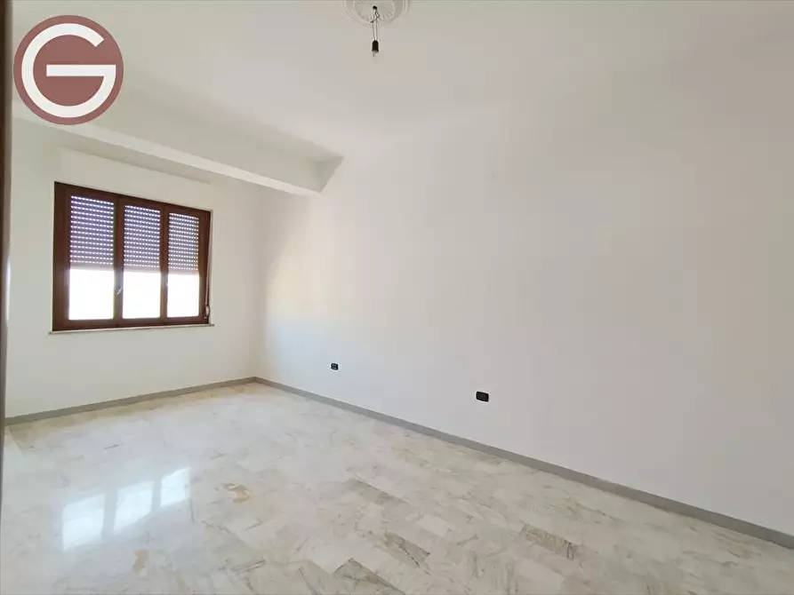 Immagine 11 di Appartamento in vendita  a Gioia Tauro