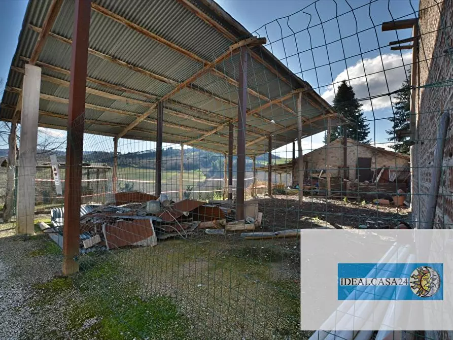 Immagine 10 di Deposito in vendita  in camporotondo di fiastrone c.da colvenale n. 7  a Camporotondo Di Fiastrone