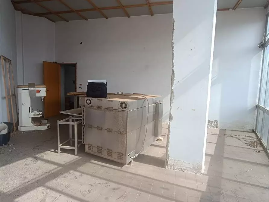Immagine 7 di Locale commerciale in vendita  a Taurianova