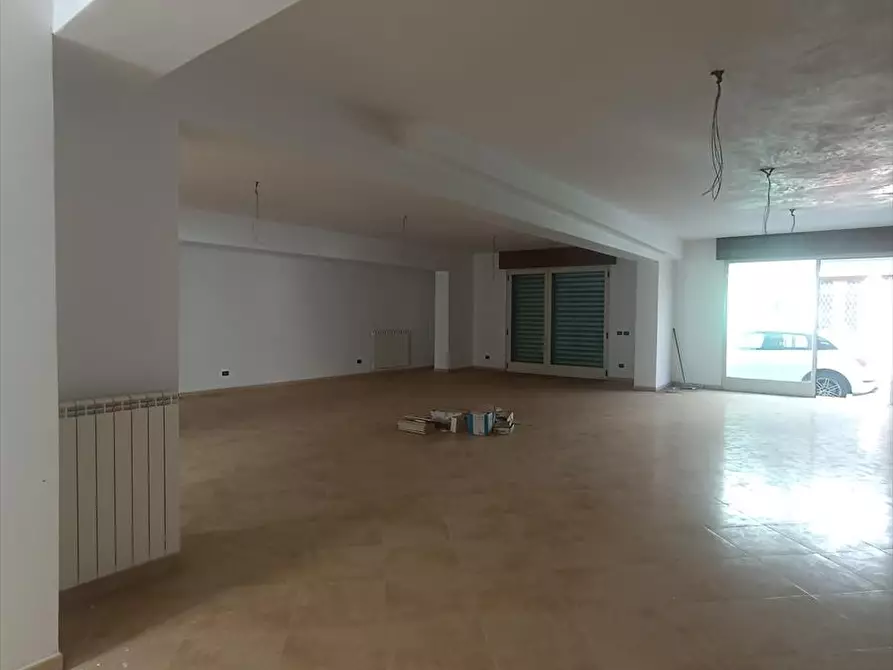 Immagine 3 di Locale commerciale in vendita  a Taurianova
