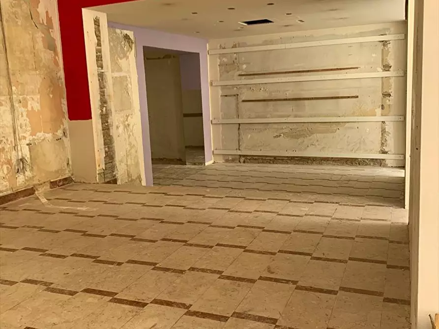 Immagine 5 di Locale commerciale in vendita  in via Corso Finocchiaro Aprile 47 45 43 39 a Lercara Friddi