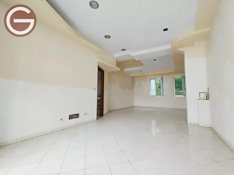 Immagine 2 di Locale commerciale in affitto  a Taurianova