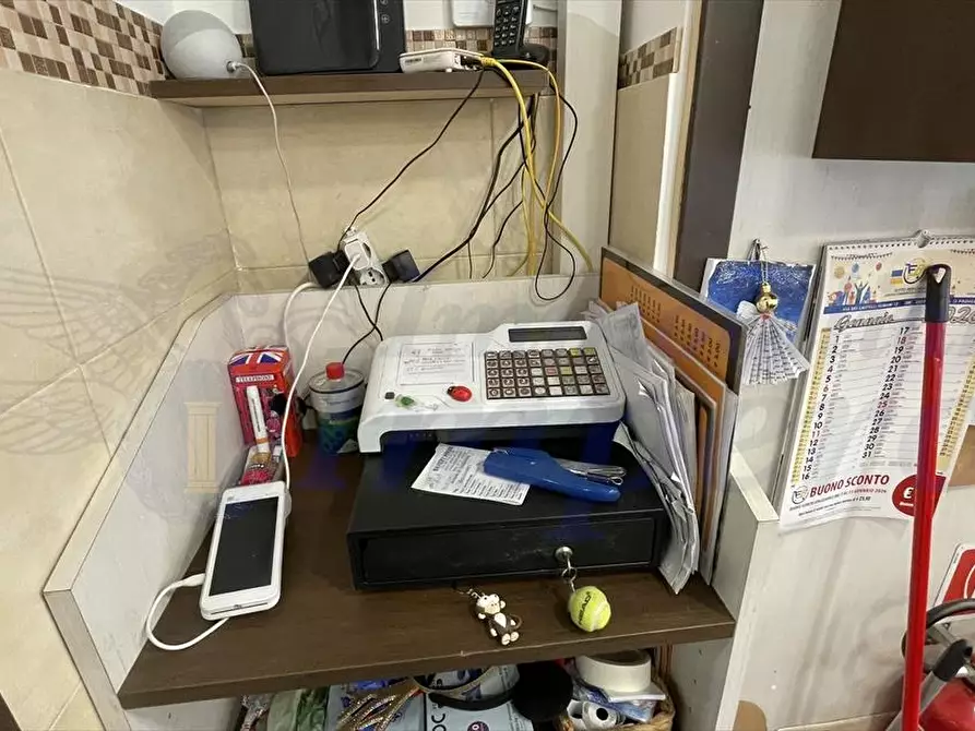 Immagine 12 di Attività commerciale in vendita  in Viale Danimarca a Pomezia