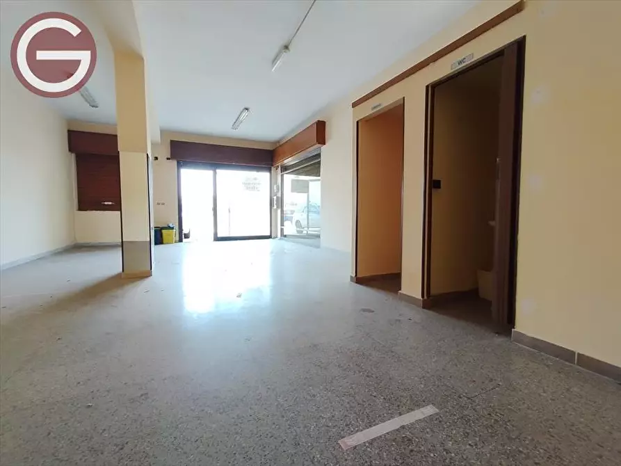 Immagine 2 di Locale commerciale in vendita  a Taurianova