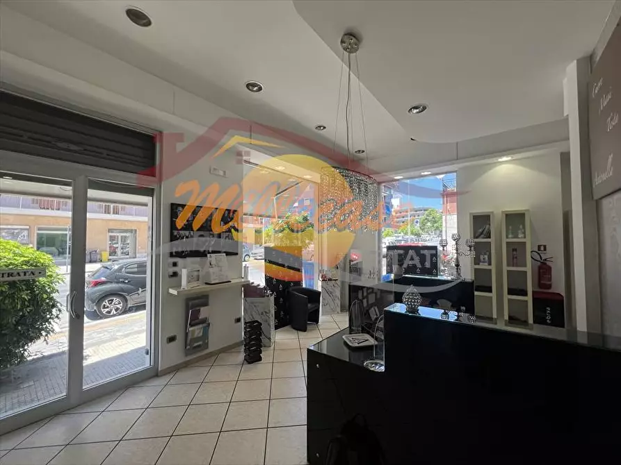 Immagine 27 di Locale commerciale in vendita  in viale tica a Siracusa