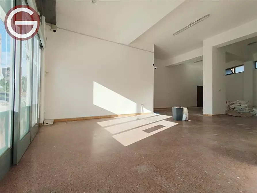 Immagine 4 di Locale commerciale in affitto  a Taurianova