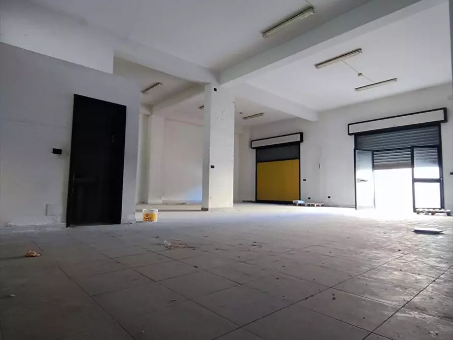 Immagine 4 di Locale commerciale in affitto  a Taurianova