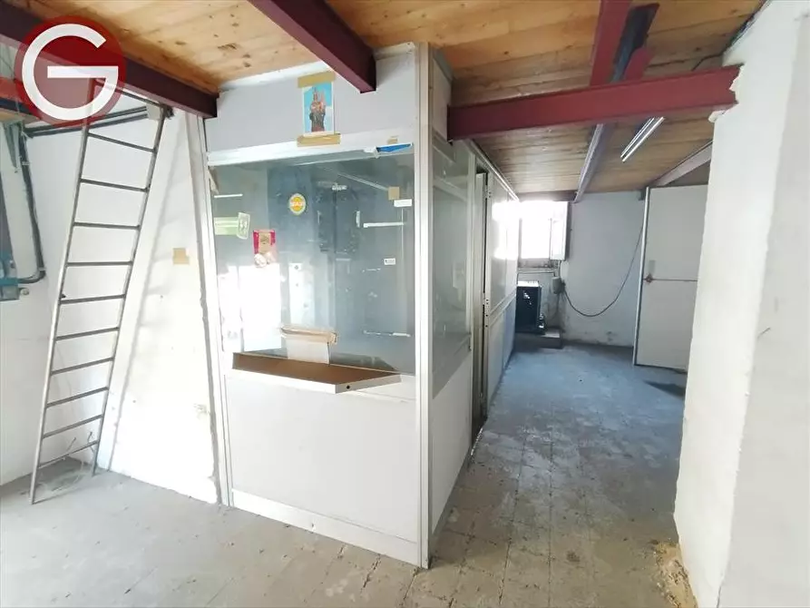 Immagine 5 di Locale commerciale in vendita  a Taurianova