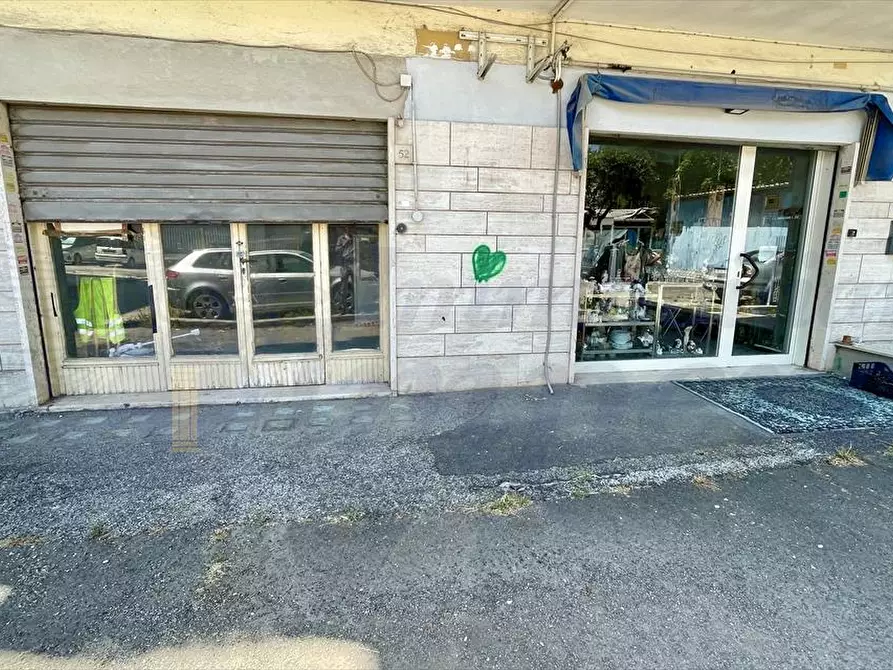 Immagine 2 di Locale commerciale in vendita  in Viale Danimarca 50 a Pomezia