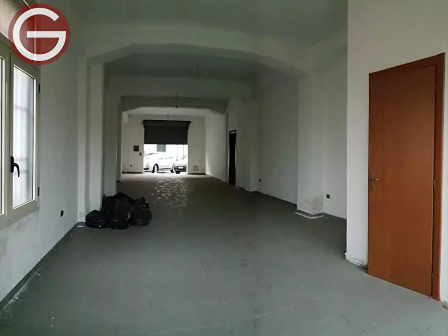 Immagine 2 di Locale commerciale in vendita  a Taurianova