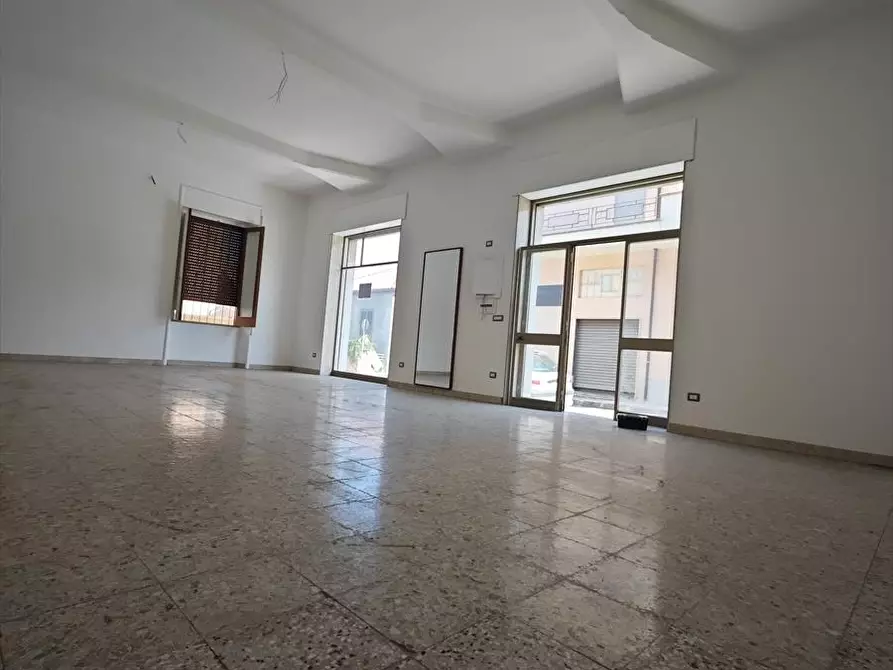 Immagine 11 di Locale commerciale in affitto  a Taurianova