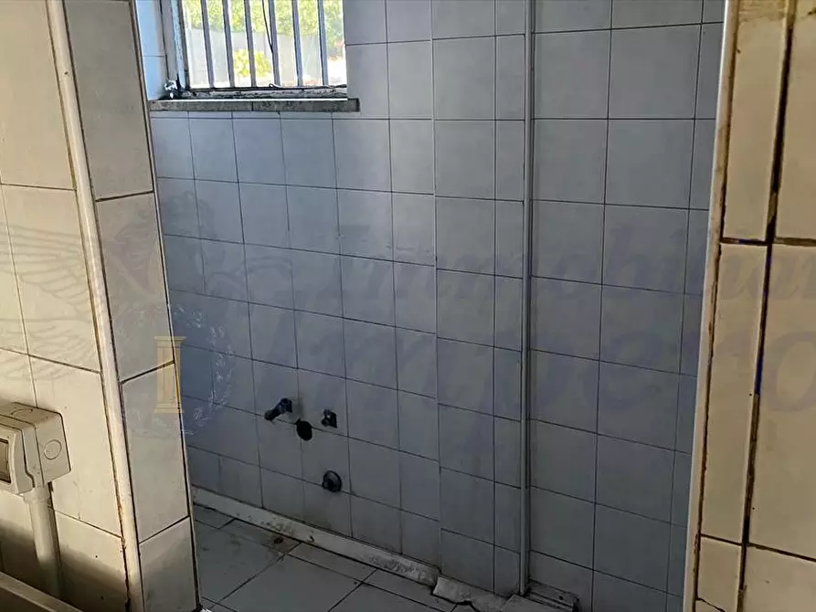 Immagine 27 di Locale commerciale in affitto  in Viale Danimarca 169 a Pomezia