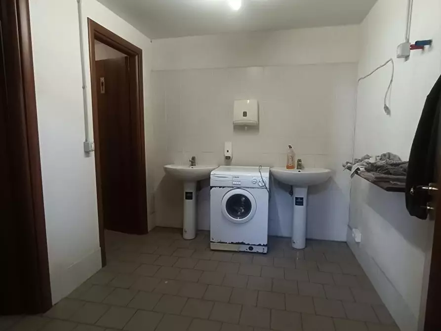 Immagine 12 di Capannone industriale in affitto  a Taurianova