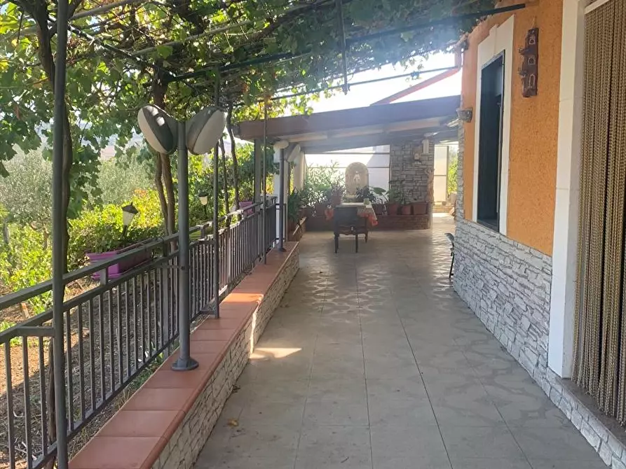 Immagine 1 di Villa in vendita  in   Lercara Friddi C.da Serre a Lercara Friddi