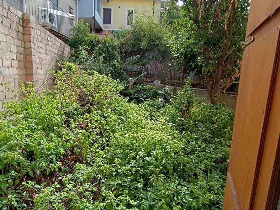 Immagine 11 di Locale commerciale in vendita  a Polistena