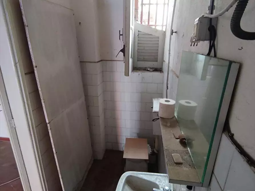 Immagine 2 di Locale commerciale   a Taurianova