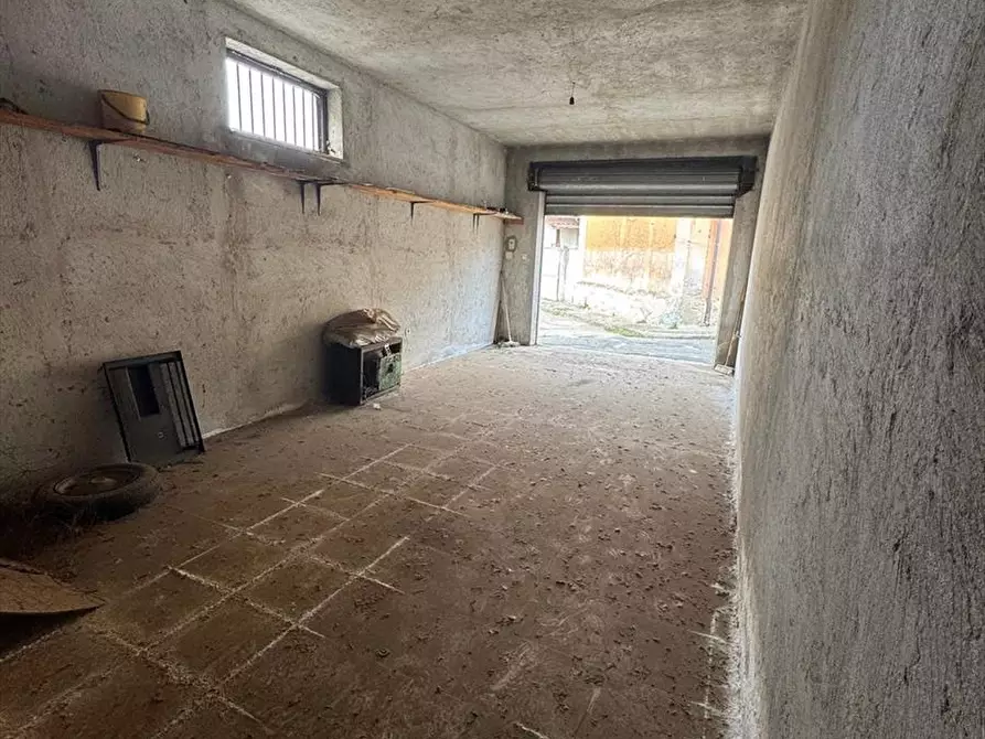 Immagine 4 di Garage in vendita  a Taurianova