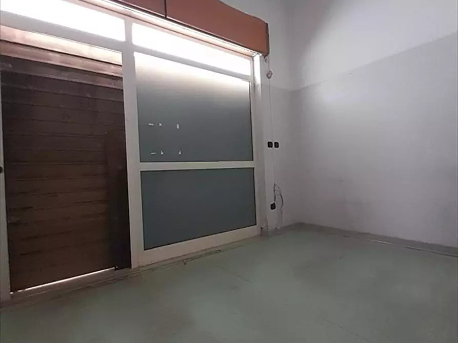 Immagine 11 di Attività commerciale in affitto  a Taurianova