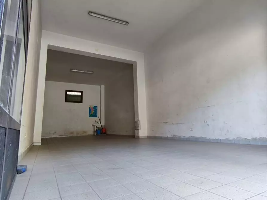 Immagine 4 di Locale commerciale in vendita  a Taurianova