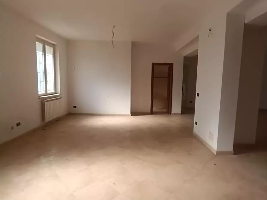 Immagine 6 di Locale commerciale in vendita  a Taurianova