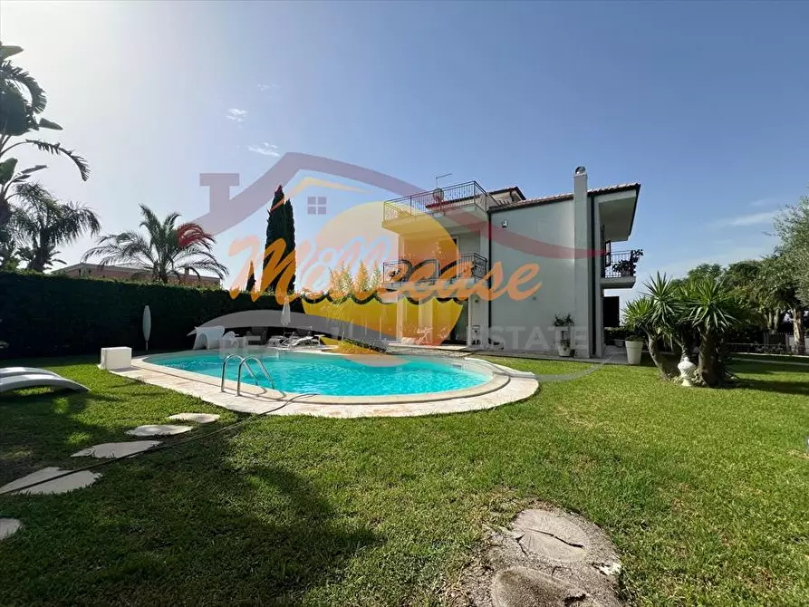Immagine 4 di Villa in vendita  a Siracusa