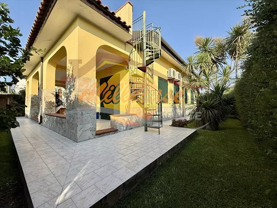 Immagine 13 di Villa in vendita  a Siracusa