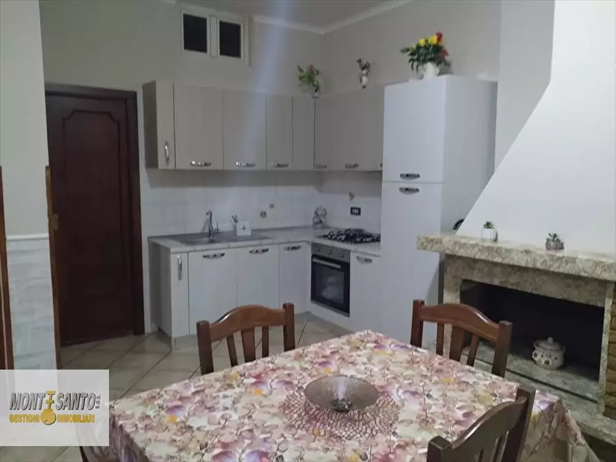 Immagine 3 di Palazzo in vendita  a Giugliano In Campania