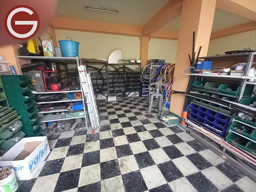 Immagine 9 di Locale commerciale in vendita  a Polistena