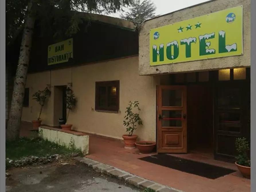 Immagine 1 di Abitazione tipica in vendita  in strada provinciale 54 isnello a Isnello