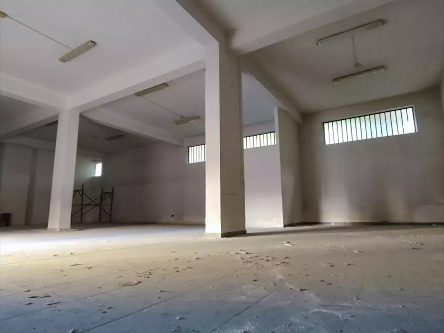 Immagine 6 di Locale commerciale in affitto  a Taurianova