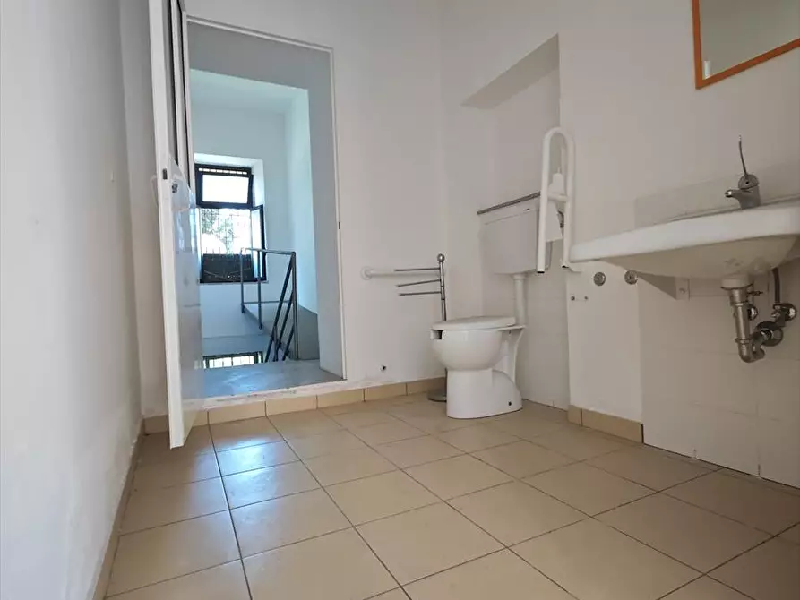 Immagine 7 di Locale commerciale in affitto  a Taurianova