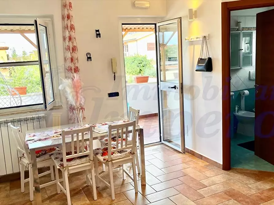 Immagine 10 di Appartamento in vendita  in Via Della Bilancia 2C a Pomezia