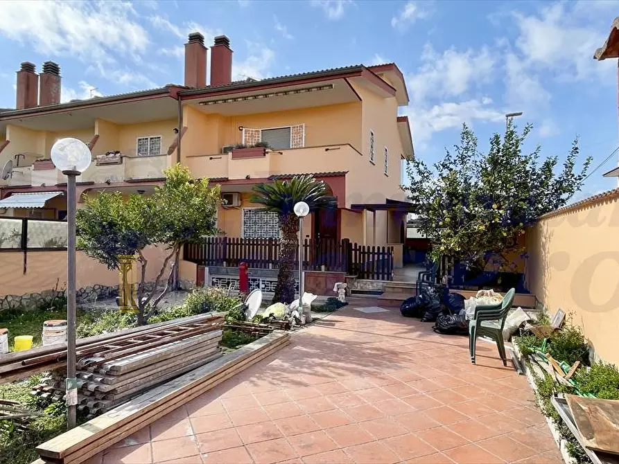 Immagine 3 di Villa in vendita  in Via Corleone n. 1 a Pomezia