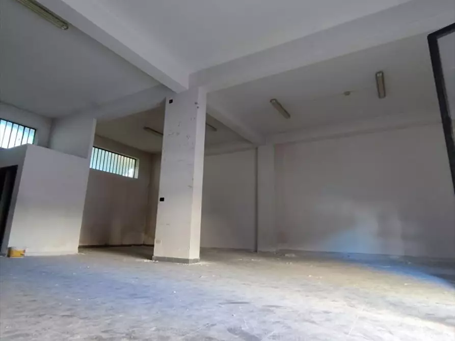 Immagine 7 di Locale commerciale in affitto  a Taurianova