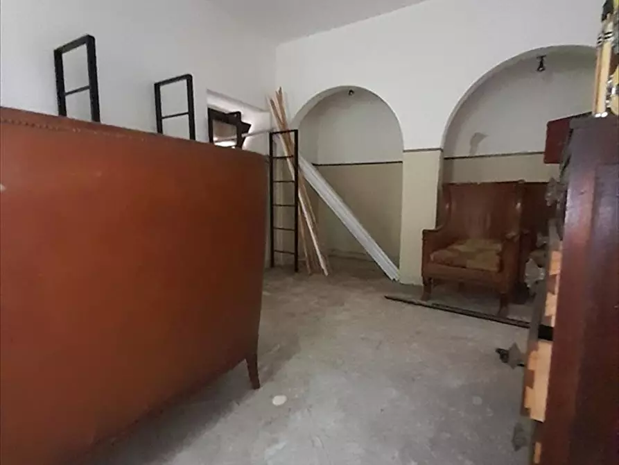 Immagine 7 di Locale commerciale in vendita  a Taurianova