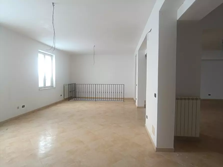 Immagine 6 di Locale commerciale in vendita  a Taurianova