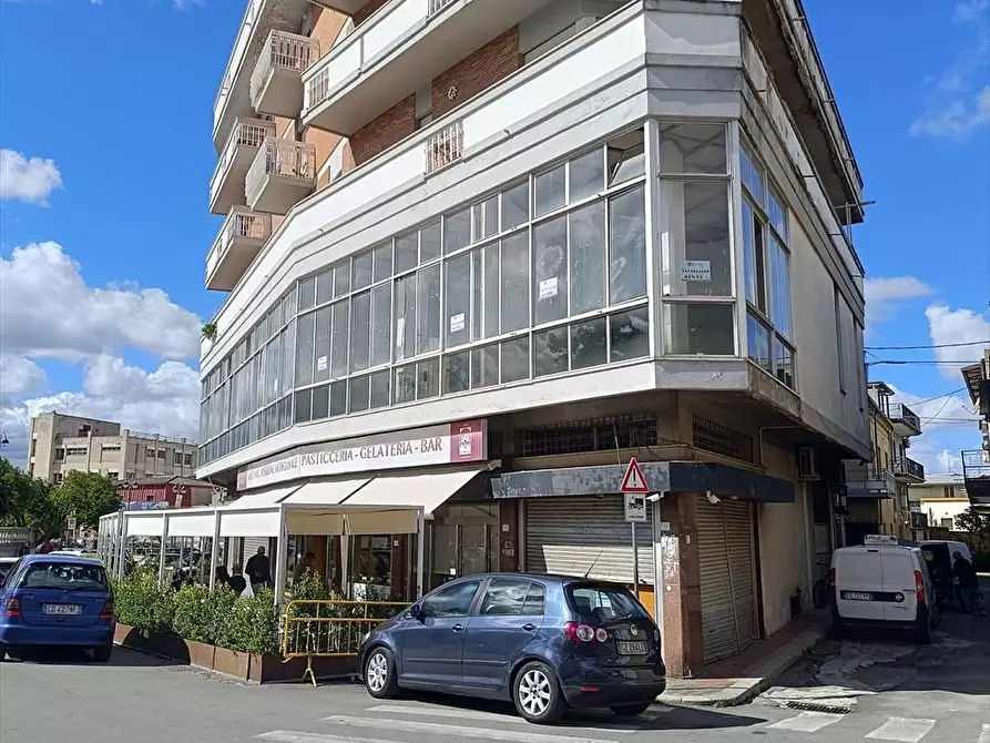 Immagine 2 di Locale commerciale in vendita  a Taurianova